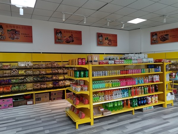 零食店商品如何陳列擺放才能吸引正在逛街的顧客？?