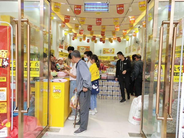 零食加盟店收銀臺商品陳列注意事項(xiàng)